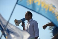 Вічні революціонери: хто використовує голос вулиці для покращення рейтингів