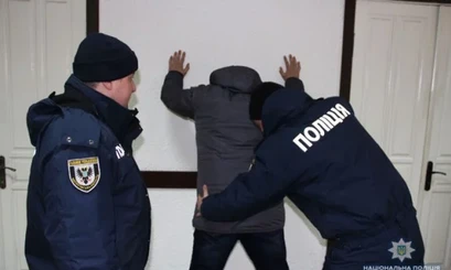 У Чернігівській області поліція затримала банду грабіжників елітних маєтків