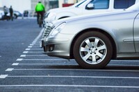 Де в Києві заборонили паркувати автомобілі
