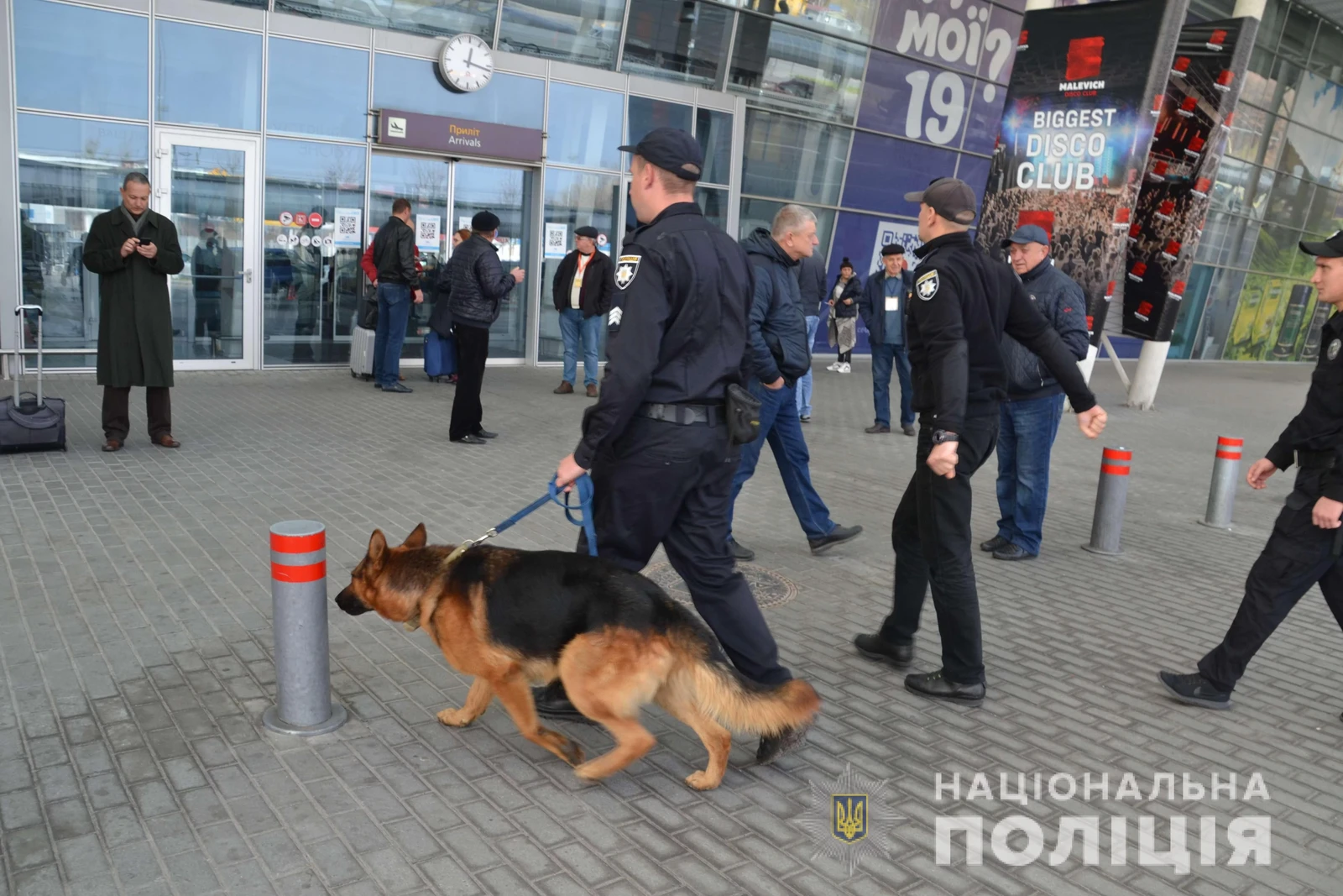 Правоохоронці посилили патрулювання львівського аеропорту
