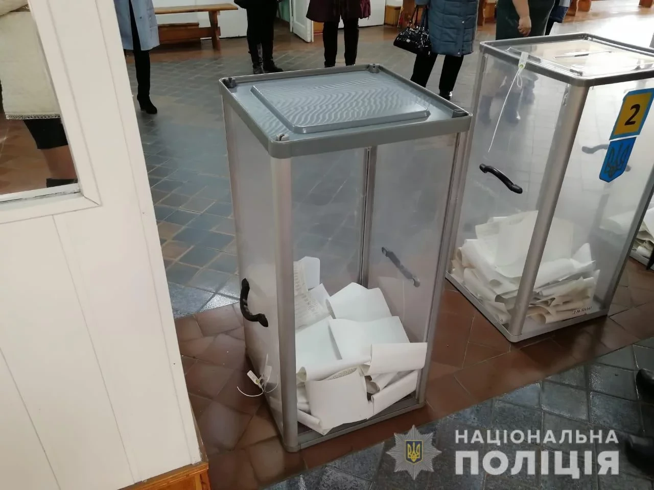 У Білій Церкві офіційний спостерігач зірвав пломбу з урни для голосування
