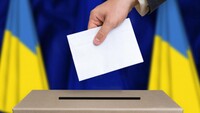 На окружні дільниці у Маріуполі стягнули бронетехніку